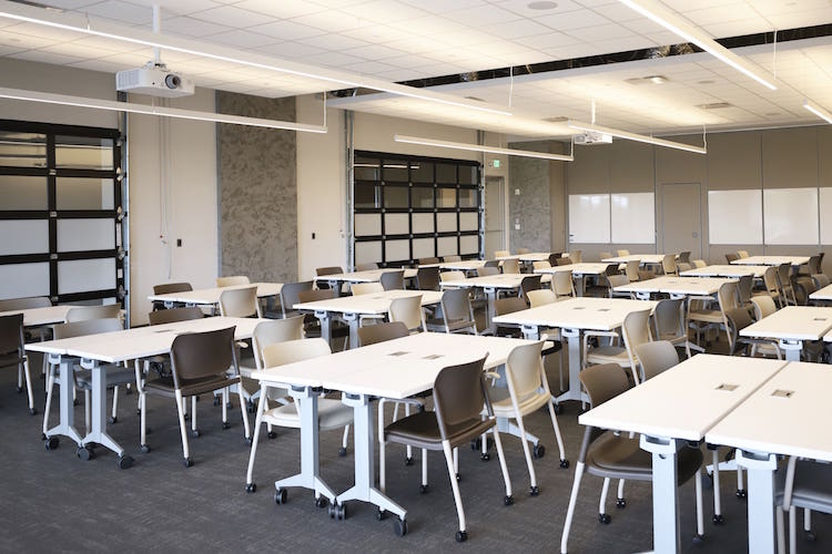 Garage + Forum, 225 people