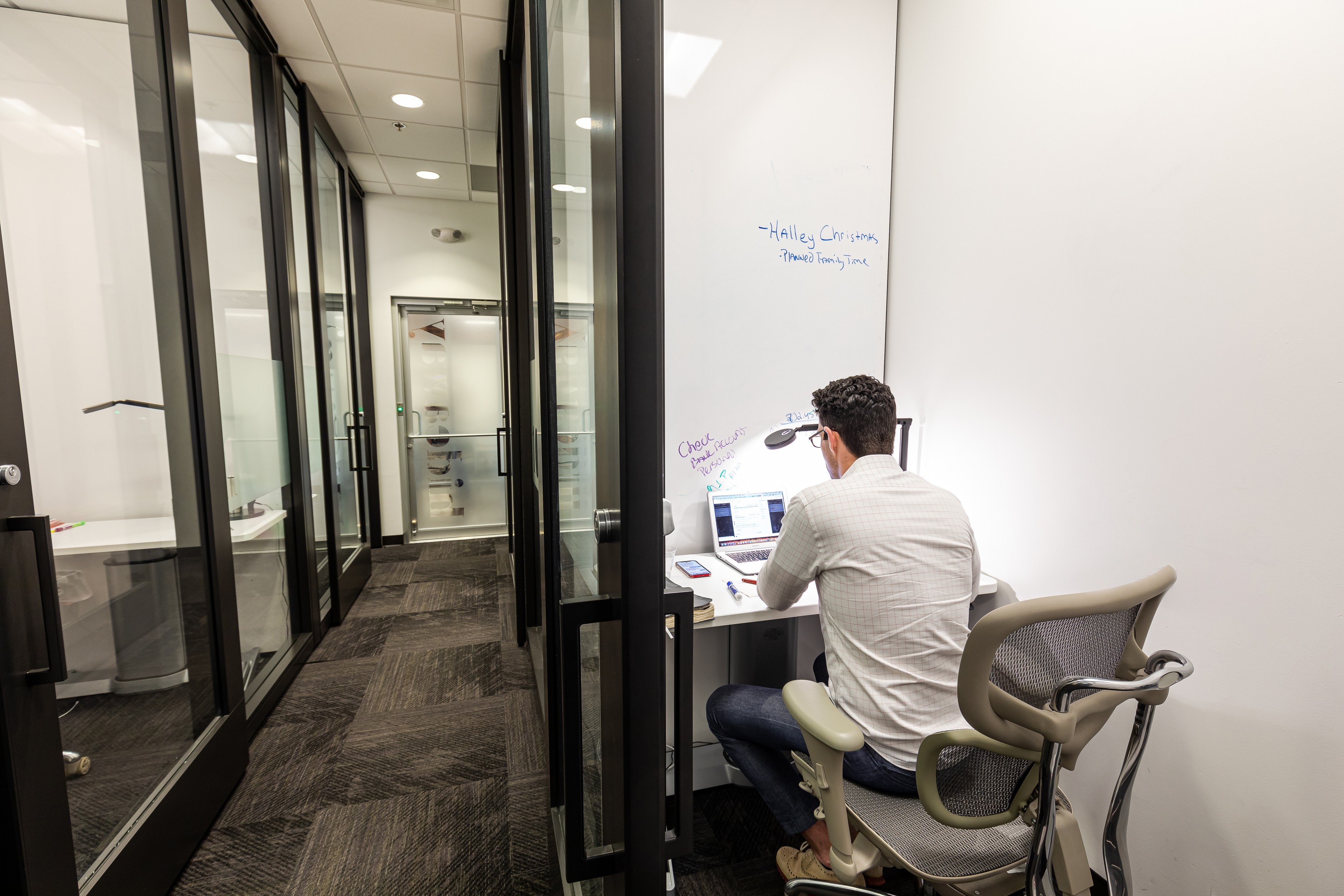 Private desk available at Roam Galleria in Atlanta